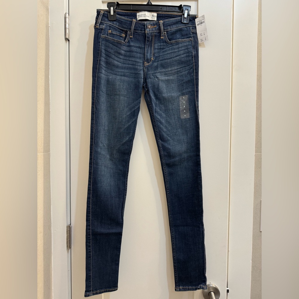 NWT A+F Super Skinny Jeans (27)